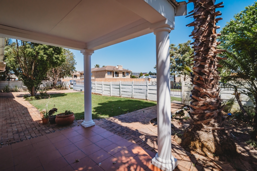 4 Bedroom Property for Sale in Bodorp Western Cape